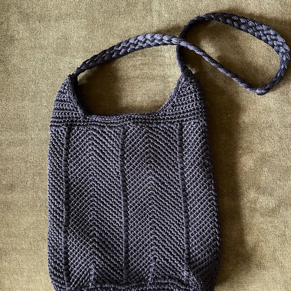 Liz Claiborne purse. Women’s purse, black, a ‘the Sak’ look wristlet.
